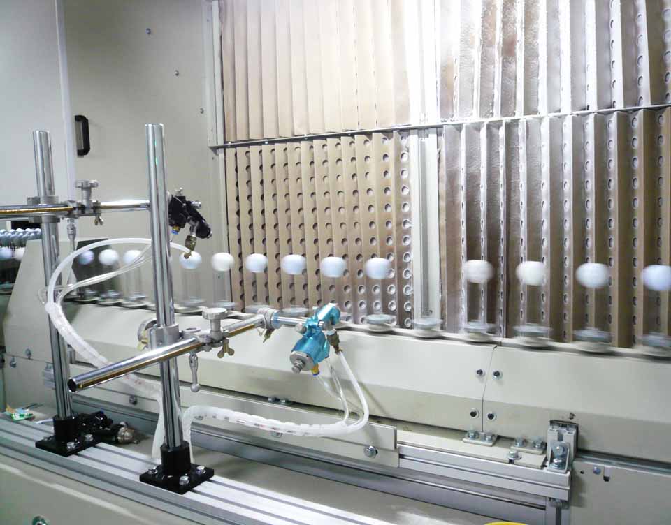 自动喷漆设备怎么节省油漆？四大技术维度专业解析